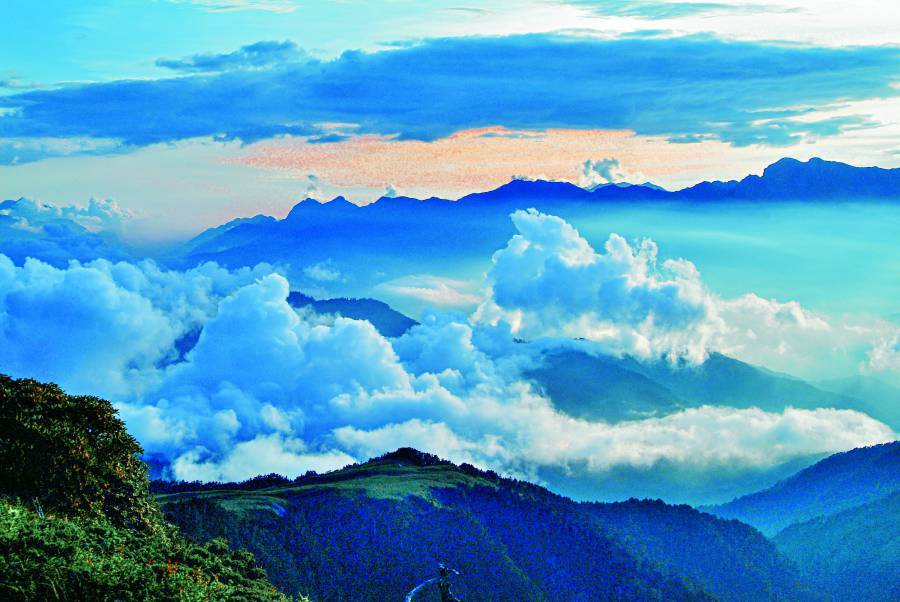 不同難度的國家公園步道都是練習山岳攝影的場域，圖為南湖步道松峰嶺／何昌穎 攝
